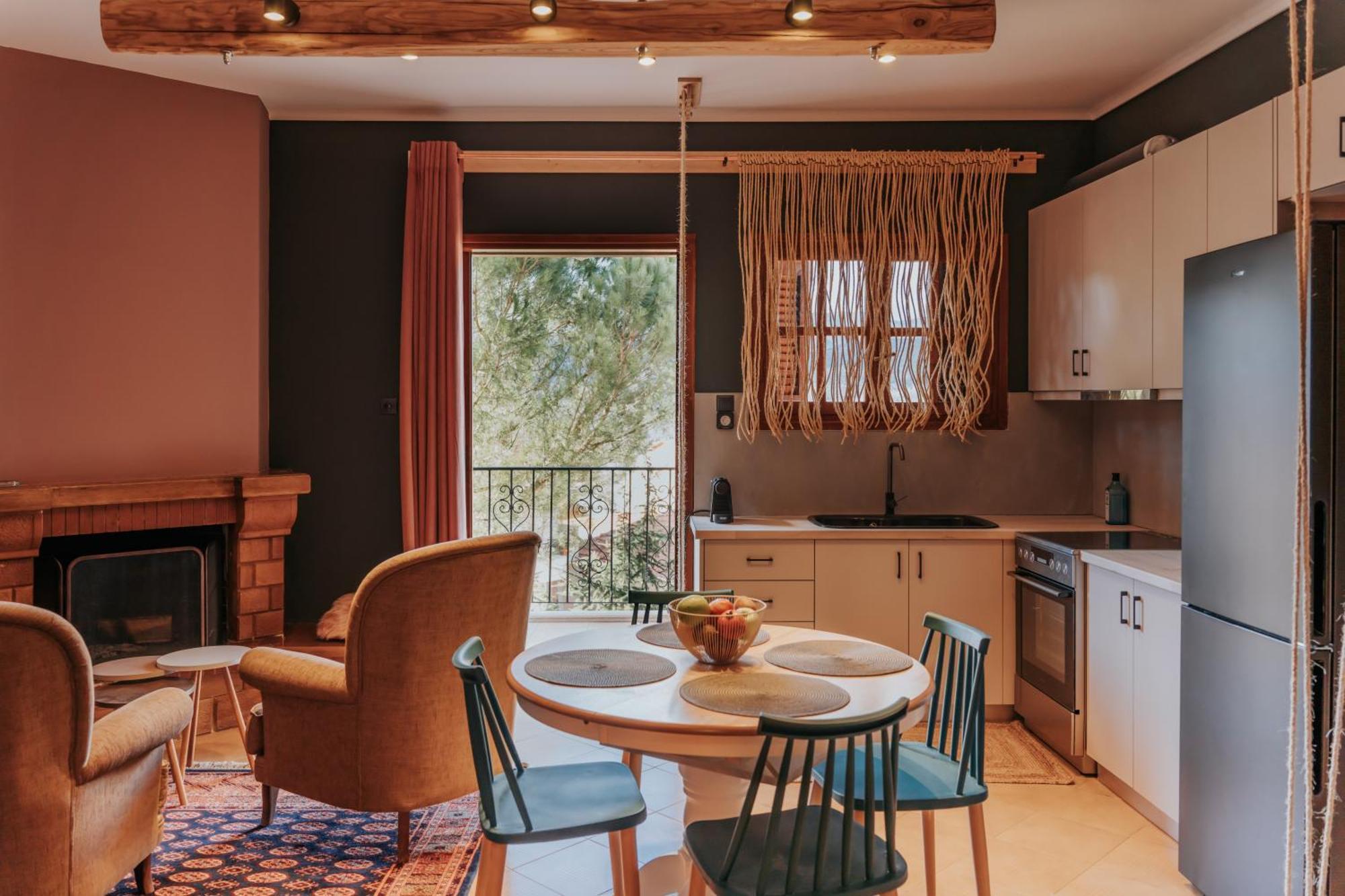 Kalavrita Krinides Apartment And Attics Dış mekan fotoğraf